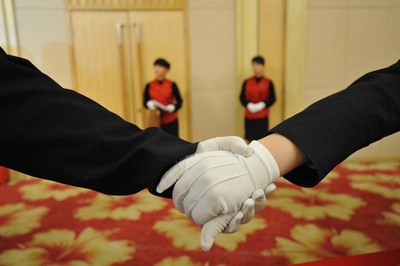 兩會中的服務員們 無聲的奉獻，卓越的會議服務